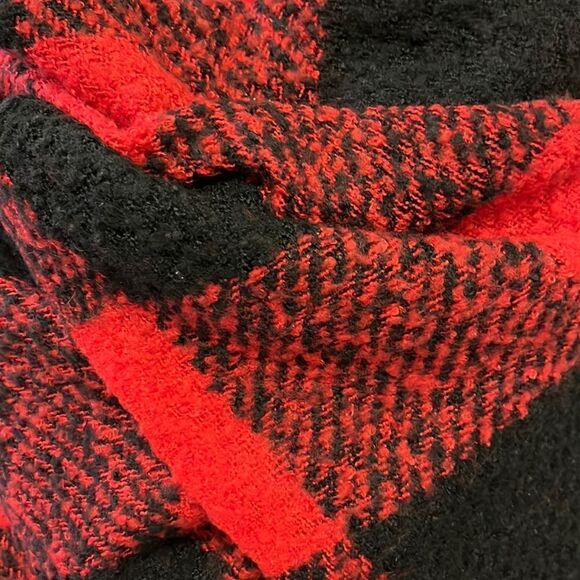 Old Navy Women’s Large Bright Red/Black Buffalo Checked Soft and Warm Scarf - Picture 6 of 6